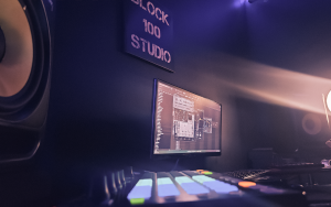 Block100Studio - Purple Vibe 2026 - Close Up